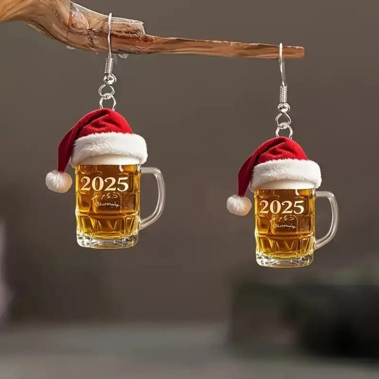 Festive beer mug earrings with Santa hats and "2025" engraving, perfect for holiday parties.
